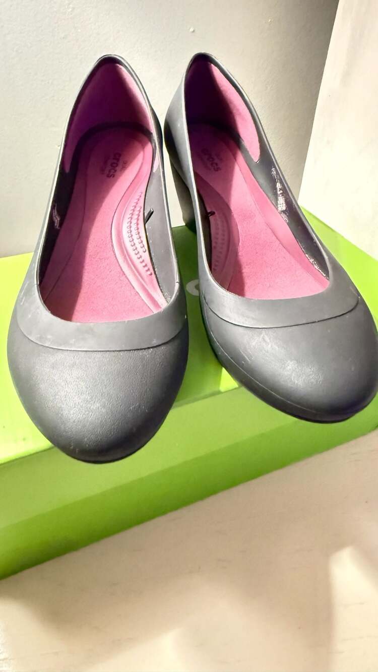 Crocs Lina Wedge Black Women's Size 7 Dual Comfort Shoes